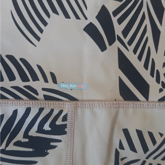 Aire L eaf Print Leggings - Picture 2 of 4